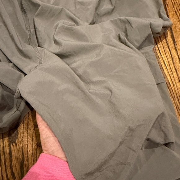 Vuori Women’s Villa Cargo Pants in Gray - Picture 6 of 6